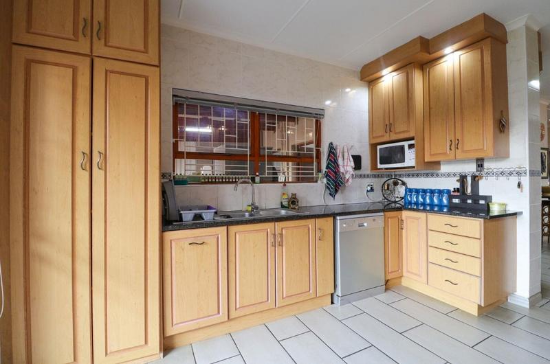 4 Bedroom Property for Sale in Heiderand Western Cape